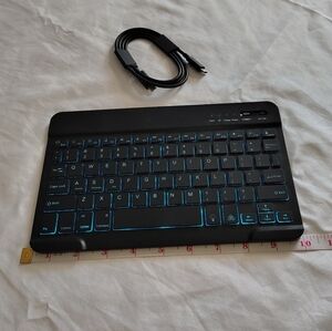Compact Black/Blue Wireless Keyboard for 10" iPad with C to C Cord